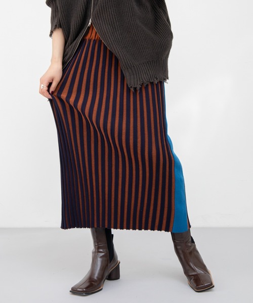 VACANCY（ヴァカンシー）の「プレーティング配色リブニットスカート（スカート・レディース・ブラック/ブラウン・FREE）」の4枚目の写真