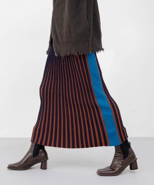 VACANCY（ヴァカンシー）の「プレーティング配色リブニットスカート（スカート・レディース・ブラック/ブラウン・FREE）」の5枚目の写真