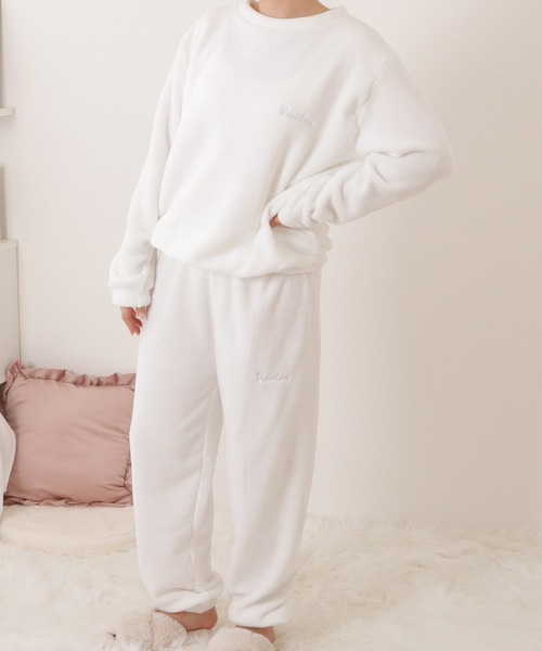 Lace Ladies（レースレディース）の「アルファベット刺繍付きふわもこルームウエア（ルームウェア/パジャマ・レディース・グレー/ブルー/ホワイト/ピンク/ブラウン/レッド・FREE）」の2枚目の写真