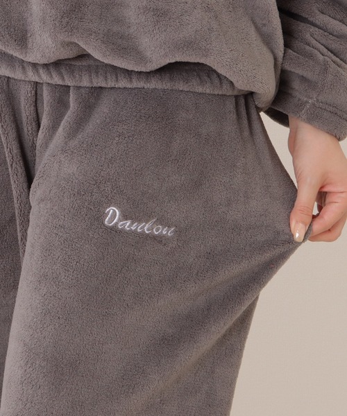 Lace Ladies（レースレディース）の「アルファベット刺繍付きふわもこルームウエア（ルームウェア/パジャマ・レディース・グレー/ブルー/ホワイト/ピンク/ブラウン/レッド・FREE）」の15枚目の写真