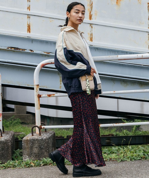 ELLEgirl(エルガール)の「7ポケットマルチスマホショルダーバッグ【ELLEgirl/エル ガール】(ショルダーバッグ・レディース・ベージュ/ブラック/ダークブラウン・FREE)」の6枚目の写真