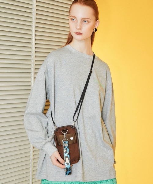 ELLEgirl(エルガール)の「7ポケットマルチスマホショルダーバッグ【ELLEgirl/エル ガール】(ショルダーバッグ・レディース・ベージュ/ブラック/ダークブラウン・FREE)」の4枚目の写真