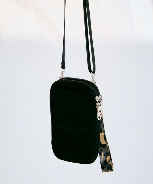 ELLEgirl(エルガール)の「7ポケットマルチスマホショルダーバッグ【ELLEgirl/エル ガール】(ショルダーバッグ・レディース・ベージュ/ブラック/ダークブラウン・FREE)」の21枚目の写真