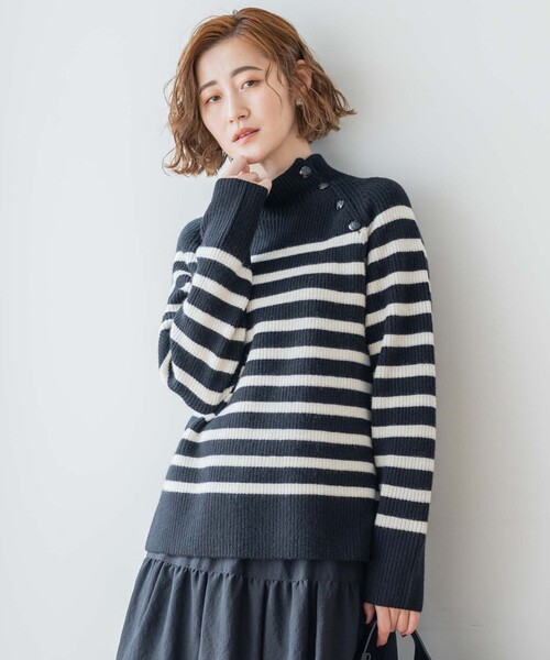 23区（ニジュウサンク）の「【洗える】ウールカシミヤ パネルボーダー ニット（ニット/セーター・レディース・ブラック系1/ベージュ系1/ホワイト系1・32）」の2枚目の写真