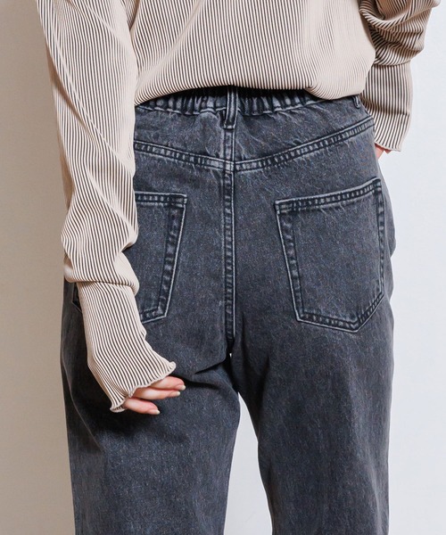 mili an deni(ミリアンデニ)の「ロールアップデニムパンツ(デニムパンツ・レディース・ブラック/インディゴブルー/ブルー/サックスブルー・M)」の15枚目の写真