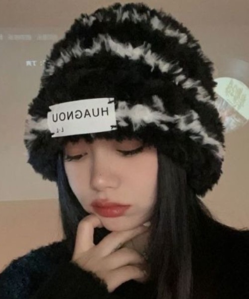 VALLAD ニット帽 ブラック・ホワイト ストライプ VALLAD ニット帽 ブラック・ホワイト ストライプ