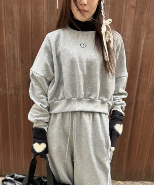 ipugo(イプゴ)の「ipugo/イプゴ 裏起毛ハート刺繍クロップド丈スウェット(スウェット・レディース・グレー/ピンク・FREE)」の9枚目の写真