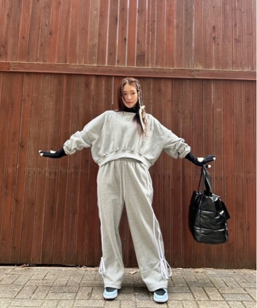 ipugo(イプゴ)の「ipugo/イプゴ 裏起毛ハート刺繍クロップド丈スウェット(スウェット・レディース・グレー/ピンク・FREE)」の15枚目の写真