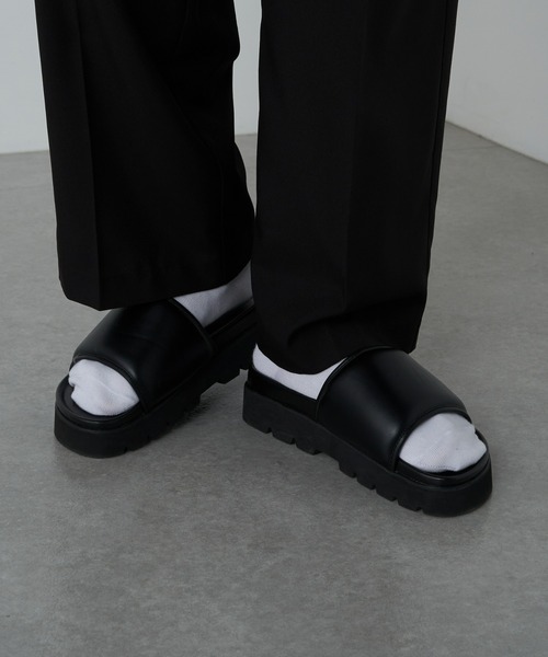 COLONY 2139(コロニートゥーワンスリーナイン)の「パテッドサンダル(サンダル・メンズ・ブラック・LARGE/MEDIUM)」の1枚目の写真