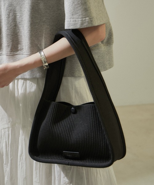 SALON adam et rope'(サロン アダム エ ロペ)の「ジャガードワンハンドルバッグ(ハンドバッグ・レディース・ピンク/ブラック/ベージュ・FREE)」の2枚目の写真