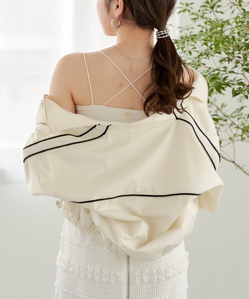 Chico（チコ）の「【2サイズ展開/2024SS】パット付バッククロスベアキャミ（キャミソール・レディース・ゴールド/ホワイト/シルバー/グレー/ブラック・1/0）」の18枚目の写真