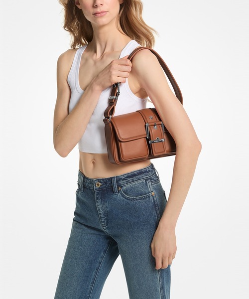 MICHAEL KORS(マイケルコース)の「COLBY レザー ショルダー ミディアム(ショルダーバッグ・レディース・ブラウン系・FREE)」の2枚目の写真