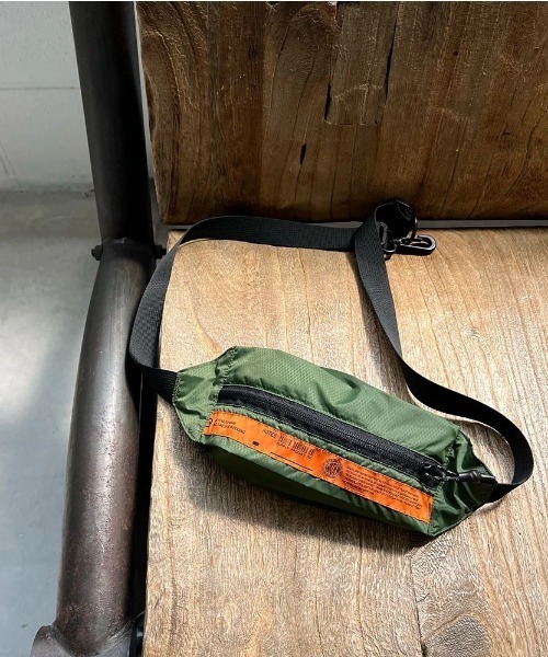 TIMELESS COMFORT(タイムレスコンフォート)の「WEEKEND(ER)(ウィークエンダー) LIGHTWEIGHT PACKABLE SHOULDERBAG(ショルダーバッグ・レディース・オレンジ/オリーブ/グレー/ブラック・ONE SIZE)」の21枚目の写真