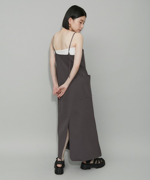 ADAM ET ROPE'(アダムエロペ)の「【WEB限定・サステナブル】ニットキャミスリットワンピース(ワンピース・レディース・オフホワイト/チャコールグレー/ブラック・FREE)」の6枚目の写真