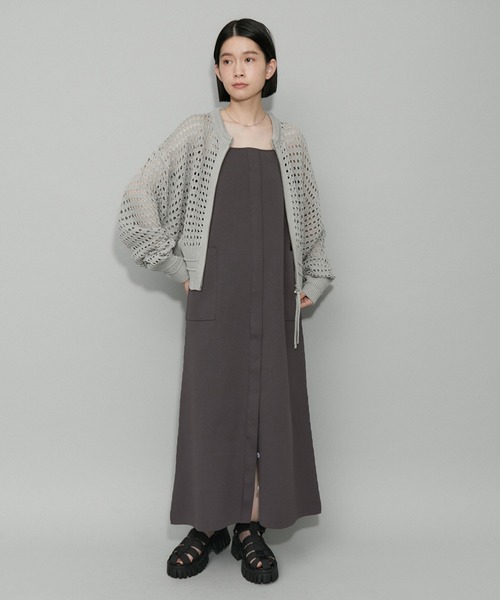 ADAM ET ROPE'(アダムエロペ)の「【WEB限定・サステナブル】ニットキャミスリットワンピース(ワンピース・レディース・オフホワイト/チャコールグレー/ブラック・FREE)」の8枚目の写真