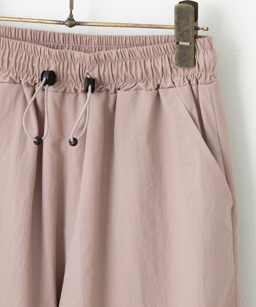 BISKEE（ビスキー）の「サイドリボン カーゴパンツ(140㎝～160㎝)（カーゴパンツ・キッズ・ブラック/ピンク/オフホワイト/グレー/サックスブルー・150cm/140cm/160cm/130cm）」の6枚目の写真