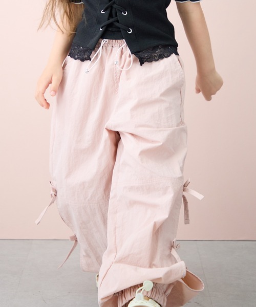 BISKEE（ビスキー）の「サイドリボン カーゴパンツ(140㎝～160㎝)（カーゴパンツ・キッズ・ブラック/ピンク/オフホワイト/グレー/サックスブルー/ベージュ・150cm/140cm/160cm/130cm）」の18枚目の写真
