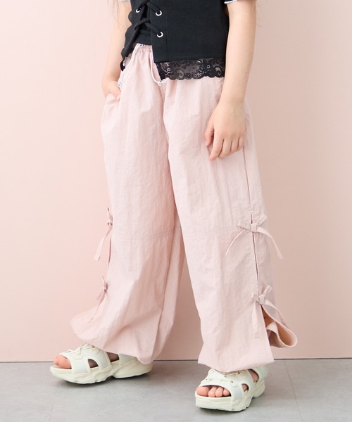 BISKEE（ビスキー）の「サイドリボン カーゴパンツ(140㎝～160㎝)（カーゴパンツ・キッズ・ブラック/ピンク/オフホワイト/グレー/サックスブルー/ベージュ・150cm/140cm/160cm/130cm）」の17枚目の写真