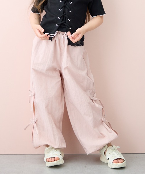 BISKEE（ビスキー）の「サイドリボン カーゴパンツ(140㎝～160㎝)（カーゴパンツ・キッズ・ブラック/ピンク/オフホワイト/グレー/サックスブルー/ベージュ・150cm/140cm/160cm/130cm）」の16枚目の写真