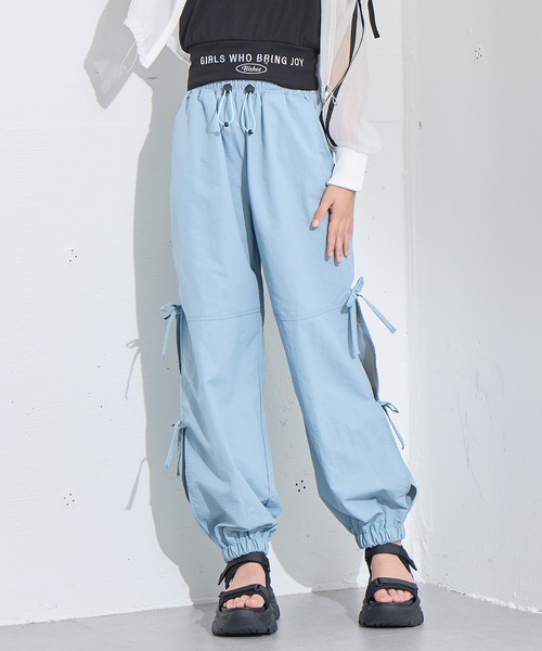 BISKEE（ビスキー）の「サイドリボン カーゴパンツ(140㎝～160