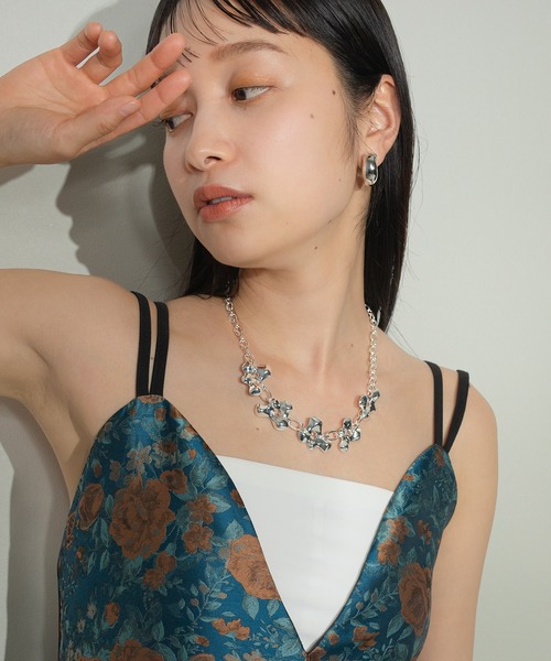 voov(ブーブ)の「ニュアンス モチーフ オーバルチェーン ネックレス(ネックレス・レディース・シルバー/ゴールド・フリー)」の4枚目の写真