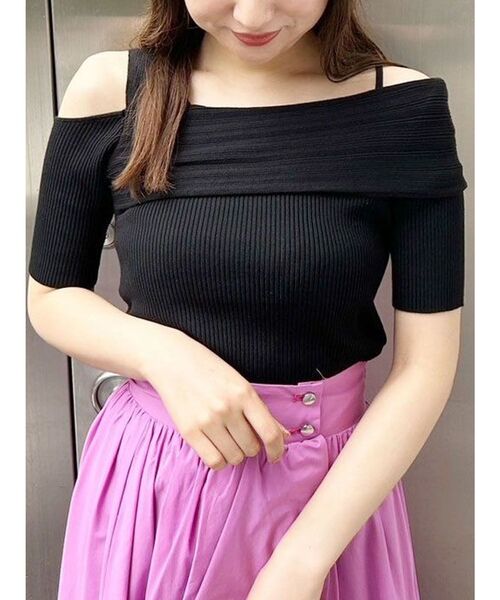 MERCURYDUO（マーキュリーデュオ）の「アシンメトリーワンショルニット（ニット/セーター・レディース・グリーン/パープル/ブラウン/オフホワイト/ブラック・FREE）」の3枚目の写真