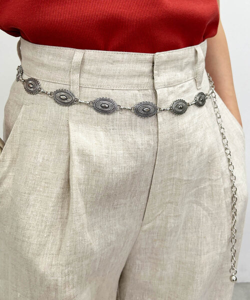 SHENERY(シーナリー)の「【スタイリングのポイントに】コンチョチェーンベルト(ベルト・レディース・シルバー・FREE)」の12枚目の写真