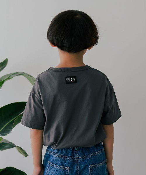 ZERO standerd(ゼロスタンダード)の「ZERO standard/ゼロスタンダード プリントTシャツ(Tシャツ/カットソー・キッズ・ブラック/グレー系その他/オフホワイト/グレー/チャコールグレー/グレー系その他6/ホワイト系その他2/ブラック系その他/ベージュ/ネイビー/ホワイト系その他/ベージュ系その他・100cm/110cm/120cm/130cm/140cm/150cm/160cm)」の18枚目の写真