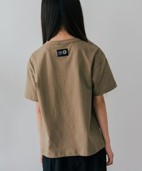 ZERO standerd(ゼロスタンダード)の「ZERO standard/ゼロスタンダード プリントTシャツ(Tシャツ/カットソー・キッズ・ブラック/グレー系その他/オフホワイト/グレー/チャコールグレー/グレー系その他6/ホワイト系その他2/ブラック系その他/ベージュ/ネイビー/ホワイト系その他/ベージュ系その他・100cm/110cm/120cm/130cm/140cm/150cm/160cm)」の22枚目の写真