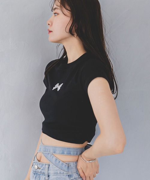 madrepadre(マドレパドレ)の「ラインストーン付きリボンプリントTシャツ(Tシャツ/カットソー・レディース・ブラック/グレー・SMALL/MEDIUM)」の4枚目の写真