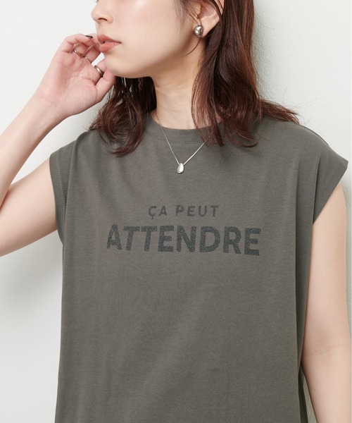 natural couture(ナチュラルクチュール)の「シルケット風ノースリロゴT(タンクトップ・レディース・ライトベージュ/オフホワイト/ブルー/スミクロ・FREE)」の3枚目の写真