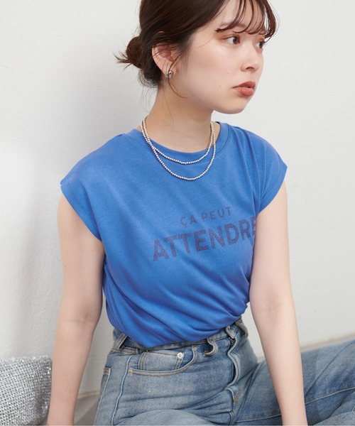 natural couture(ナチュラルクチュール)の「シルケット風ノースリロゴT(タンクトップ・レディース・ライトベージュ/オフホワイト/ブルー/スミクロ・FREE)」の1枚目の写真