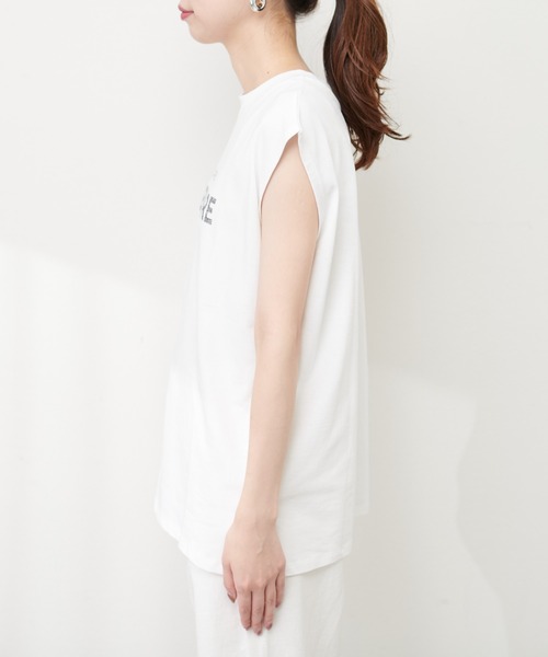natural couture(ナチュラルクチュール)の「シルケット風ノースリロゴT(タンクトップ・レディース・ライトベージュ/オフホワイト/ブルー/スミクロ・FREE)」の9枚目の写真