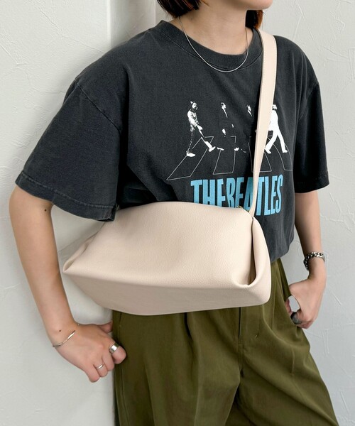 fredy emue(フレディエミュ)の「【WEB限定カラーあり】台形ワンショルバッグ(ショルダーバッグ・レディース・キナリ/ブラウン/キャメル/ブラック・FREE)」の11枚目の写真