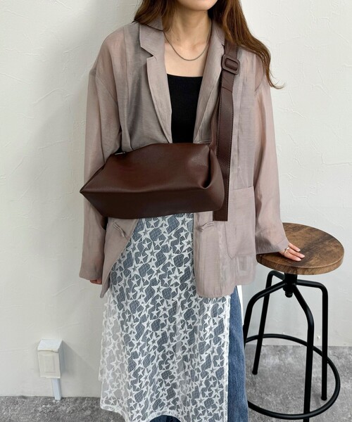 fredy emue(フレディエミュ)の「【WEB限定カラーあり】台形ワンショルバッグ(ショルダーバッグ・レディース・キナリ/ブラウン/キャメル/ブラック・FREE)」の6枚目の写真