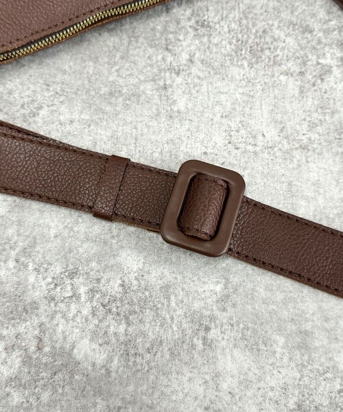 fredy emue(フレディエミュ)の「【WEB限定カラーあり】台形ワンショルバッグ(ショルダーバッグ・レディース・キナリ/ブラウン/キャメル/ブラック・FREE)」の21枚目の写真