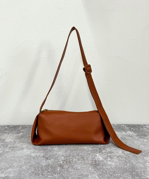 fredy emue(フレディエミュ)の「【WEB限定カラーあり】台形ワンショルバッグ(ショルダーバッグ・レディース・キナリ/ブラウン/キャメル/ブラック・FREE)」の16枚目の写真