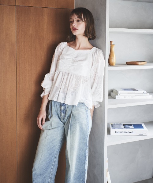 AND COUTURE(アンドクチュール)の「オパールシアーブラウス(シャツ/ブラウス・レディース・ミント/オフホワイト/ブラック・FREE)」の5枚目の写真