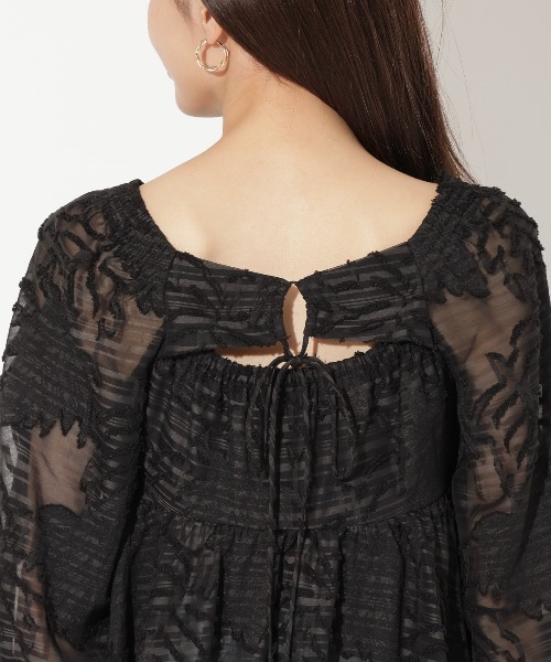 AND COUTURE(アンドクチュール)の「オパールシアーブラウス(シャツ/ブラウス・レディース・ミント/オフホワイト/ブラック・FREE)」の14枚目の写真