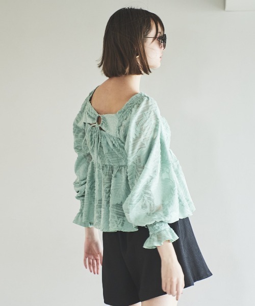 AND COUTURE(アンドクチュール)の「オパールシアーブラウス(シャツ/ブラウス・レディース・ミント/オフホワイト/ブラック・FREE)」の15枚目の写真