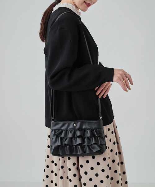 SHOO・LA・RUE（シューラルー）の「◆【軽量】大人かわいい フリルショルダーバッグ（ショルダーバッグ・レディース・アイボリー/ブラック/シルバー・00）」の15枚目の写真