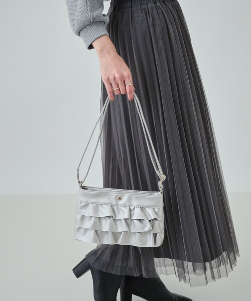 SHOO・LA・RUE（シューラルー）の「◆【軽量】大人かわいい フリルショルダーバッグ（ショルダーバッグ・レディース・アイボリー/ブラック/シルバー・00）」の17枚目の写真