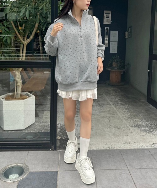 one after another NICE CLAUP(ワンアフターアナザーナイスクラップ)の「ハーフジップオーバーサイズスウェット(スウェット・レディース・チャコールグレー/杢グレー/アイボリー/オフホワイト/ブラウン・FREE)」の22枚目の写真