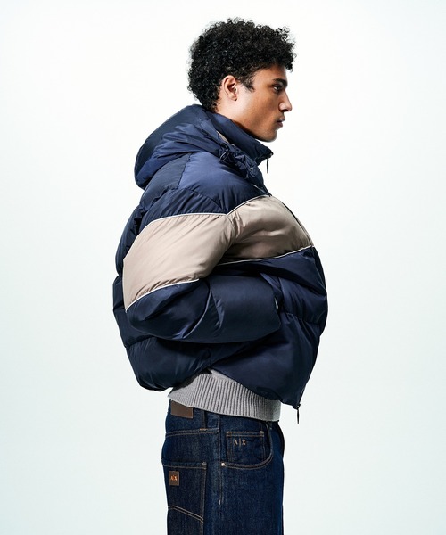 ARMANI EXCHANGE（アルマーニエクスチェンジ）の「【A|X アルマーニ エクスチェンジ】カラーブロック　フーデッドダウンジャケット（ダウンジャケット/コート・メンズ・ネイビー・SMALL/LARGE/X-SMALL/MEDIUM/X-LARGE）」の7枚目の写真