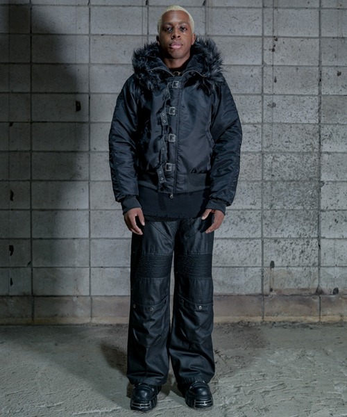 Never mind the XU / Chikashitsu+（ネバーマインド ザ エックスユー / チカシツプラス）の「ストリートファッション DIG YOUR OWN GRAVE ディグ ユア オウン グレイブ COATING BIKER PANTS コーティングバイカーパンツ ワイドカーゴパンツ ワイドパンツ フルレングスパンツ 韓国ファッション 韓国 ストリート（カーゴパンツ・メンズ・ブラック・M/L）」の7枚目の写真