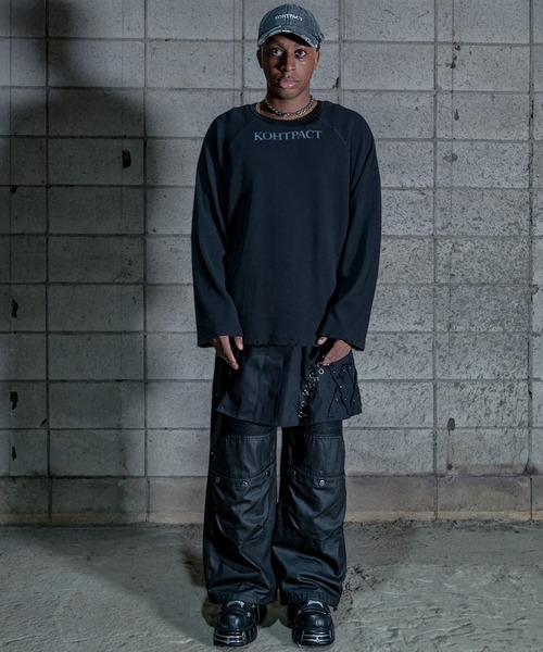 Never mind the XU / Chikashitsu+（ネバーマインド ザ エックスユー / チカシツプラス）の「ストリートファッション DIG YOUR OWN GRAVE ディグ ユア オウン グレイブ COATING BIKER PANTS コーティングバイカーパンツ ワイドカーゴパンツ ワイドパンツ フルレングスパンツ 韓国ファッション 韓国 ストリート（カーゴパンツ・メンズ・ブラック・M/L）」の8枚目の写真