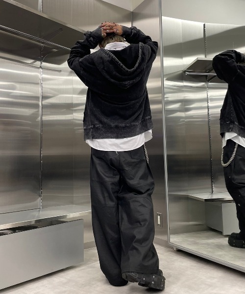 Never mind the XU / Chikashitsu+（ネバーマインド ザ エックスユー / チカシツプラス）の「ストリートファッション DIG YOUR OWN GRAVE ディグ ユア オウン グレイブ COATING BIKER PANTS コーティングバイカーパンツ ワイドカーゴパンツ ワイドパンツ フルレングスパンツ 韓国ファッション 韓国 ストリート（カーゴパンツ・メンズ・ブラック・M/L）」の21枚目の写真