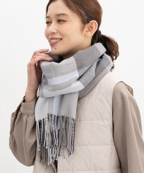 Honeys(ハニーズ)の「【シアバター加工・抗菌防臭・吸湿発熱】チェック柄ストール(ストール/ショール・レディース・グレー系/レッド系/ブルー系/イエロー系/グリーン系/ベージュ系・FREE)」の2枚目の写真