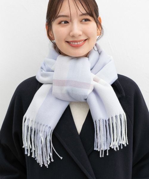 Honeys(ハニーズ)の「【シアバター加工・抗菌防臭・吸湿発熱】チェック柄ストール(ストール/ショール・レディース・グレー系/レッド系/ブルー系/イエロー系/グリーン系/ベージュ系・FREE)」の10枚目の写真