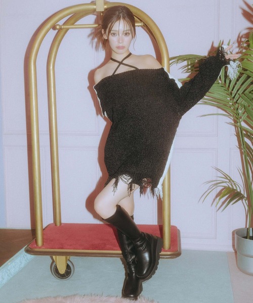 SPIRALGIRL(スパイラルガール)の「チョーカーオフショルバイカラーニット(ワンピース・レディース・ブルー/グレー/ブラック・FREE)」の7枚目の写真